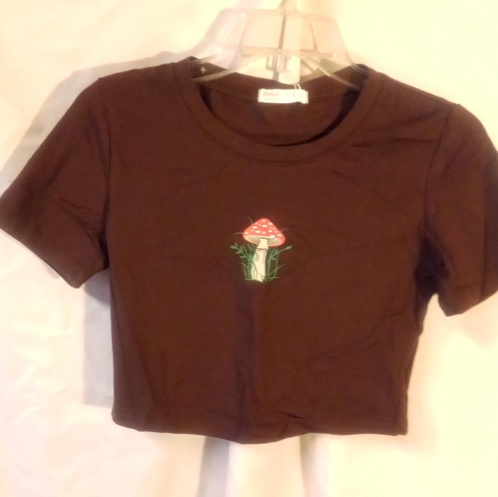 Romwe crop top brown with mushroom. Size M. NWT
